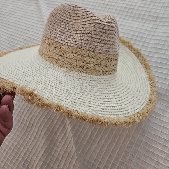 NWT Two-Toned Frayed Straw Sun Hat - Picture 7 of 11